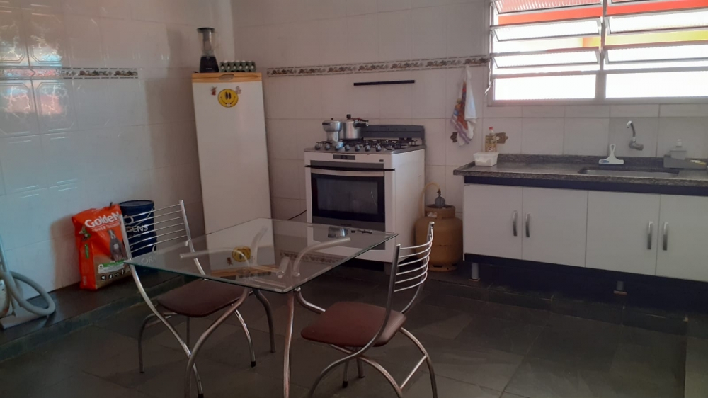 VENDO CASA COM 02 SALÕES NO PA